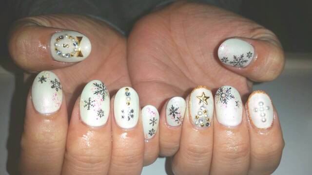 ホワイトクリスマスネイル ネイルギャラリー 所沢駅 西所沢駅にあるネイルサロン Nail Salon For You ホワイトクリスマスネイル ネイルギャラリー 所沢駅 西所沢駅にあるネイルサロン Nail Salon For You